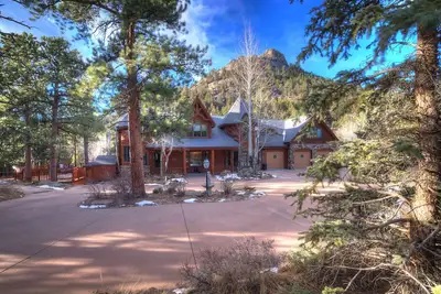 Image de 8 Br / 8b luxe Mtn Lodge on Fall River, 10300 Sf, 2 1/2 Acres