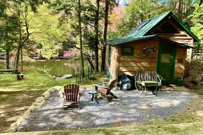 Image de Riverfront Cabin for Two, Perfect Getaway! Été - Hebdomadaire seulement le samedi à samedi