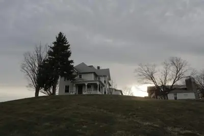 Image de Amish Guest Farmhouse sur Seneca Lake Wine Trail, offre une vue magnifique sur le lac