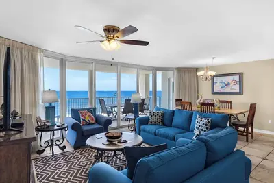 Image de Long Beach Resort 2br / 2ba. ** Magnifique condo ** Toutes les chambres face à l'océan! W / Chaises