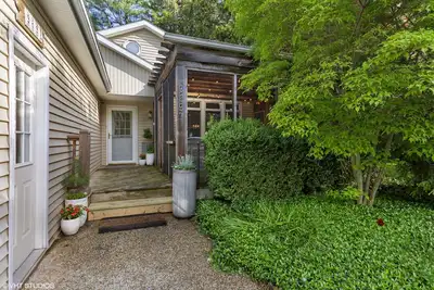 Image de Cedar Hollow Cottage: 4 chambres / 2 salles de bain avec bain à remous et à quelques pas de la plage!