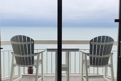Spectacular Ocean View 1Br \/ 2Ba Water's Edge