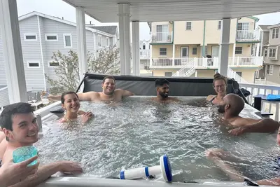 Image de 6p Deck Hot Tub / beachblk / 2 Master Suites w / bodyjet showers / 4 fireplaces / parks 8