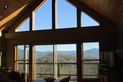 Image de Escapade nord de montagne en Géorgie. Grands plaisirs d'été. Apportez votre bateau! !