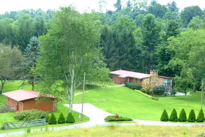Image de Le Lodge @ Mayberry sur 18 acres et Lac \/ Étang sur le Blue Ridge Parkway