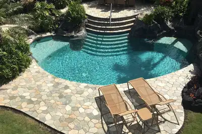 Image de Oceanfront de luxe avec piscine et confort climatisé
