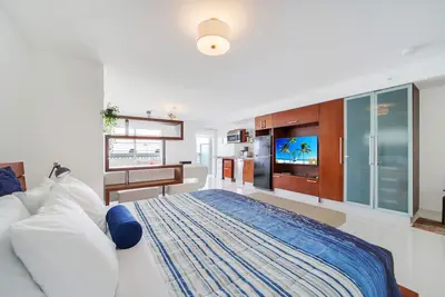 Image de Top Floor Condo Oceanfront Suite W / Voir & Pool - Ocean Drive - South Beach