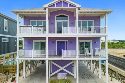 Image de Tout nouveau pour 2018! 6 lits / 6. 5 Bath East End Accueil w / piscine, ascenseur et vue sur l'océan