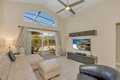 Image de Contemporain 5 Chambres Piscine Maison. PRÈS De Disney, Du Monde De La Mer Et De Toutes Les Attractions