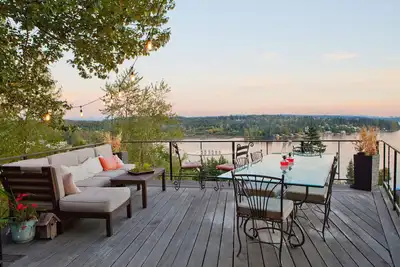 Superbes vues sur le lac Washington et le mont Rainier! Accès au front de mer partagé!