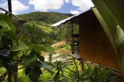 Image de Bungalows en bois simples dans les montagnes de la province de Chiang Mai