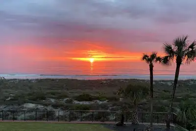 Image de Rénové! Front de mer avec de superbes vues, chaises de plage, piscine, tennis Amelia Island