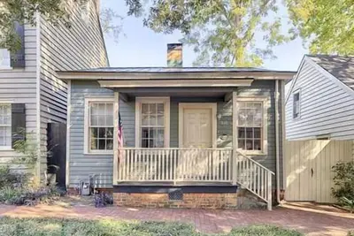 Image de Historic District Cottage East Jones Street!