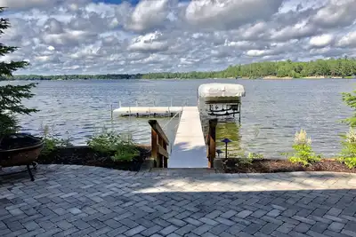 Image de Chalet sur le lac Rush - Comprend Pontoon! ! Entièrement rénové et 8 couchages.