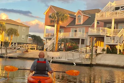 Image de Canal de luxe Oib Home w / grande piscine extérieure, vue sur la mer et accès direct à la plage