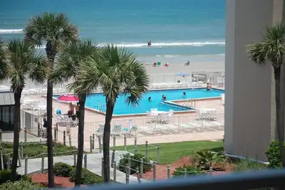Image de Front de mer - piscine fabuleuse et vue sur la plage!
