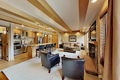 Image de Marche pour les remontées mécaniques! - Grand 2 Br / 3 salle de bain complète Condo!