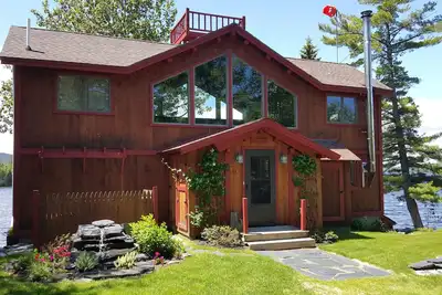 Image de Cozy Lakeside Home offre un emplacement inégalé à pieds du lac Moosehead