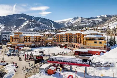Image de Inégalée * Ski in Out * Emplacement à côté de la télécabine, piscine, golf, Conde Nast gagnant ++