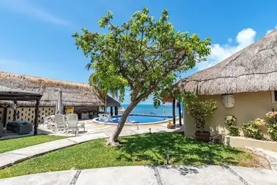Image de Villa Makax Beachfront Guesthouse avec piscine d'eau salée chauffée