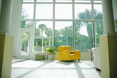 Image de Marchez jusqu'à St Armands Circle! Maison spacieuse avec piscine privée privée!