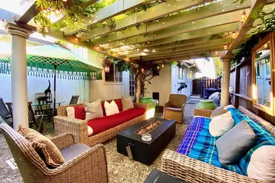 Image de Une escapade de luxe parfaite à deux pâtés de maisons de Oldtown State Street!