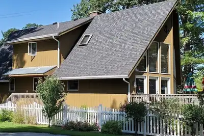 Image de Maison sur le lac blanc avec façade privée pour 10 personnes Cuisine moderne Lake Mi Fermer