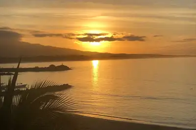 Directement sur la plage. Penthouse! Chef incroyable -
