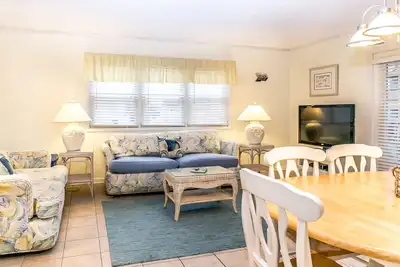 Image de Le Bécasseau - Beautiful Ocean Block Family Rental 3 Chambres 2 salles de bain W / Parking!
