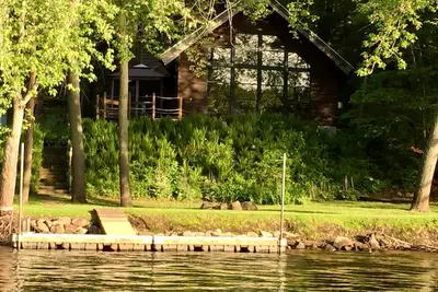 Image de Belle cabane sur la pittoresque rivière Wisconsin \/ lac Wisconsin