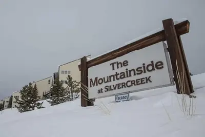 Image de Ski in / out 2 chambres + Loft avec Hot Tub, 2 3/4 bains Ă The Mountainside