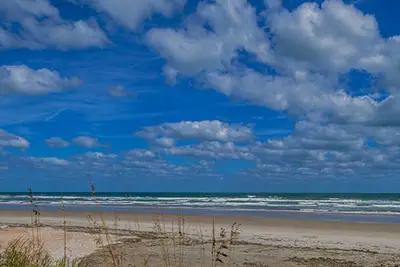 Image de Ormond Beach ~ 1 Bd Condo ~ Cove sur la plage d'Ormond ~ Cuisine complète / Balcon / Bassin Jetted