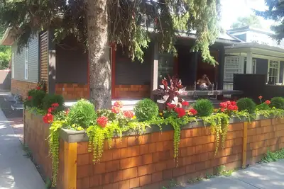 Image de Urban Cottage Oasis, emplacement génial, entièrement rénové et autonome