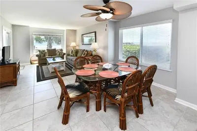 Image de Condo Direct Ocean Front. 1er étage avec une vue imprenable