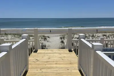 Image de Magnifique duplex Emerald Isle Oceanfront 5 chambres: «changements d'attitudes»