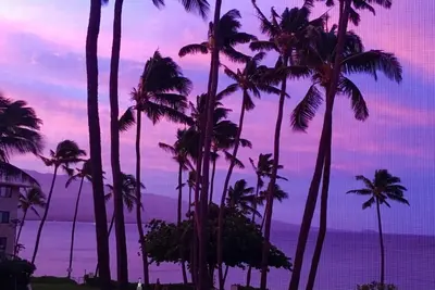 Image de Remodeled Maui Oceanfront Condo w / Pool, Sandy Beach et les sons des vagues douces