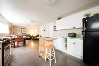 Image de 2br moderne à Rockridge / Berkeley, accessible à pied aux magasins, restaurants, épiciers, Bart