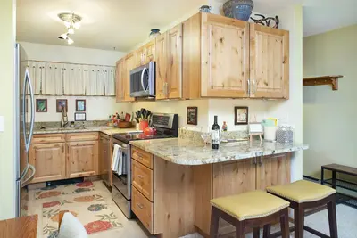 Image de Nouveau Remodel - Romantique et relaxant, une escapade confortable de Vail assure les PREMIÈRES Pistes!