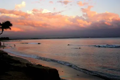 Image de Magnifique condo entièrement Ac 2 Br / 2ba à 20 pieds des vagues sur la plus longue plage de Maui