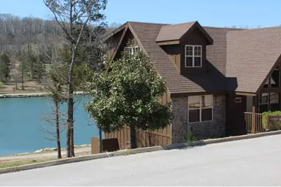 Image de Branson's Perfect Lakefront Lodge avec Beautiful Ozark Mountain View’s!