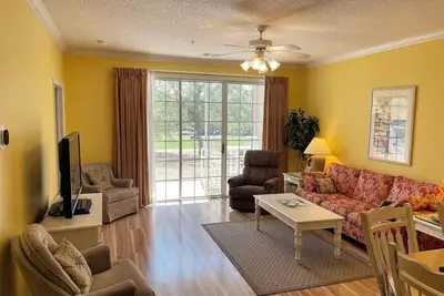 Image de Magnifique condo de golf Barefoot Resort 2br * Rez-de-chaussée * Nouvelle peinture * 50''Tv * 2 piscines!