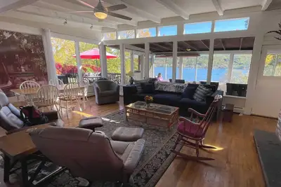 Image de Propriété de location de vacances hebdomadaire sur le lac Keuka