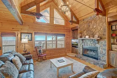 Image de Harley's Hideaway \/ Près des attractions de High Country \/ Vue sur les montagnes \/ Animaux acceptés -10% Rabais de dernière minute - rabais inclus dans le devis en ligne