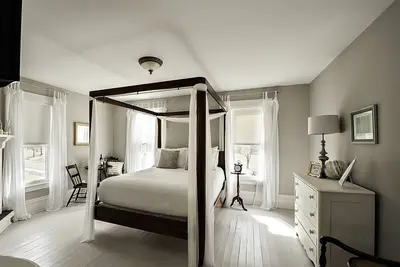 Image de Escapade parfaite! Vignoble! Jacuzzi! Massage sur place!