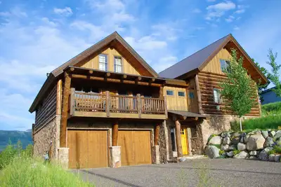Image de Rustic Chic: maison design située au centre-ville de Steamboat Springs, Wow!