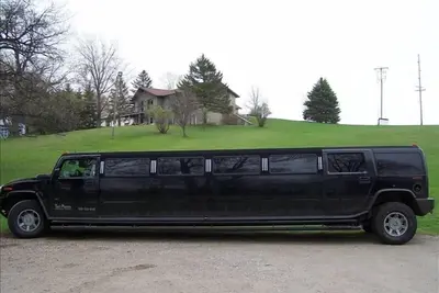 Image de Incroyable maison de 4800 pieds carrés avec vue sur le lac! Limousine Hummer \/ ou bus disponible