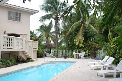 Image de 4 chambres, grande piscine privée, Grande pêche! ! !