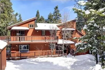 Image de «Chalet Chocolate», près des pistes pour familles avec spa, table de billard