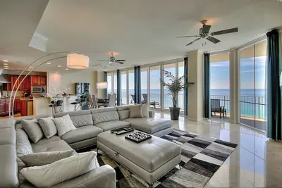Image de Penthouse à couper le souffle au cœur des Pcb. Offrez à la famille, des vacances de luxe