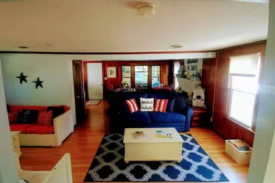 Image de Milieu de la bande! Lake Escape Cottage, 10 personnes, allée privée avec vue sur le lac